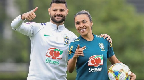 [Marta pode enfrentar Austrália após voltar a treinar com bola nesta quarta-feira]