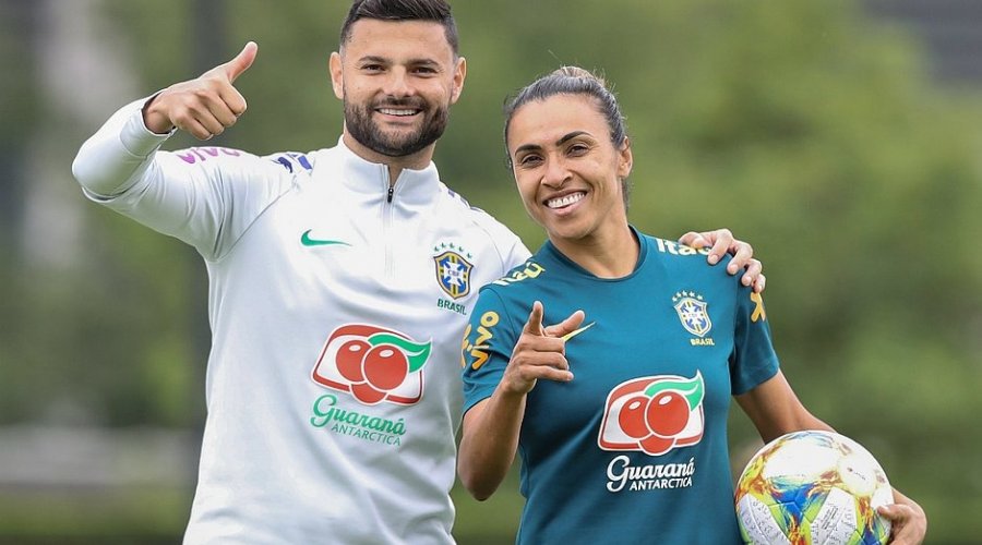 [Marta pode enfrentar Austrália após voltar a treinar com bola nesta quarta-feira]