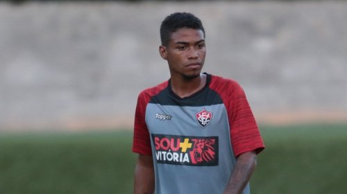 [Após derrota em partida contra SP, jogador rubro-negro suspeita de lesão grave no joelho]