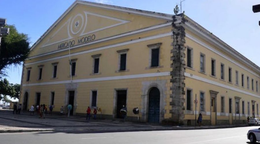 [Mercado Modelo passa a ter estacionamento para veículos]