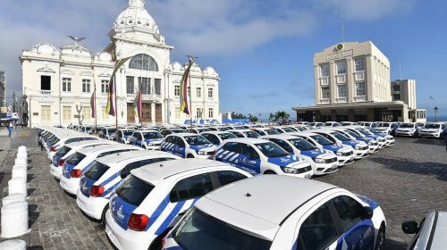 [Prefeitura entrega 350 novos veículos para renovação de frota]
