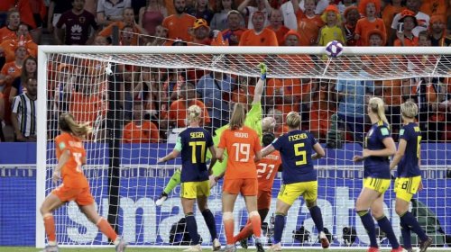 [A seleção holandesa de futebol feminino disputará sua primeira final de Copa do Mundo contra o...]