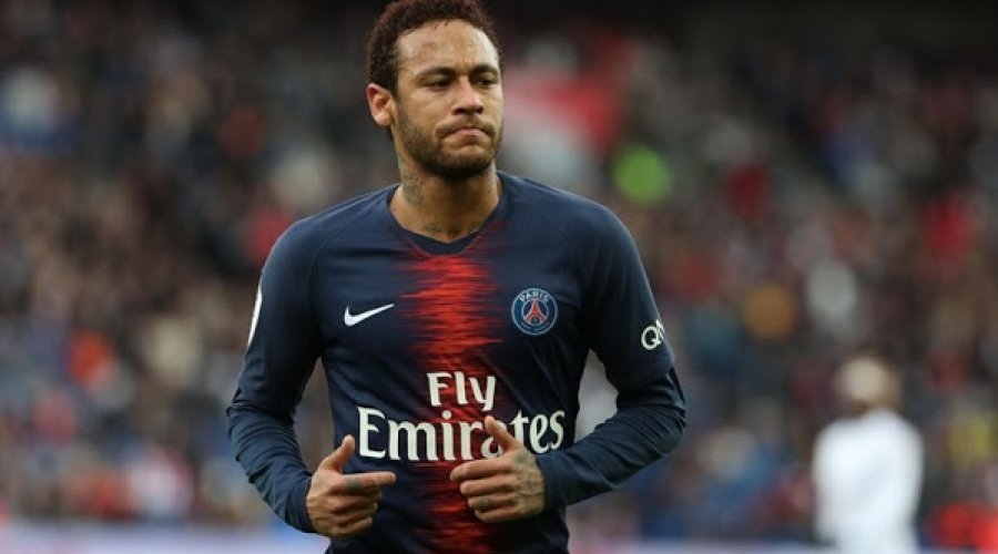 [Neymar viaja para jogar pelo PSG na China ainda com destino indefinido]
