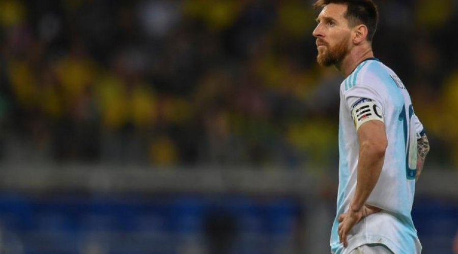 [Após críticas, Messi é suspenso de jogos internacionais por três mese]