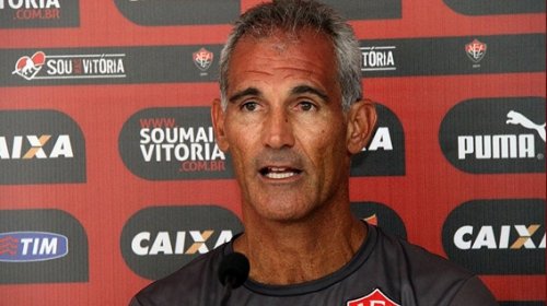 [Vitória confirma Carlos Amadeu como novo treinador ]