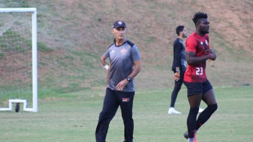 [Vitória finaliza preparação em Salvador antes de viagem para Maceió]