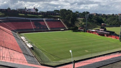 [Embasa corta água do Barradão e presidente do Vitória critica]