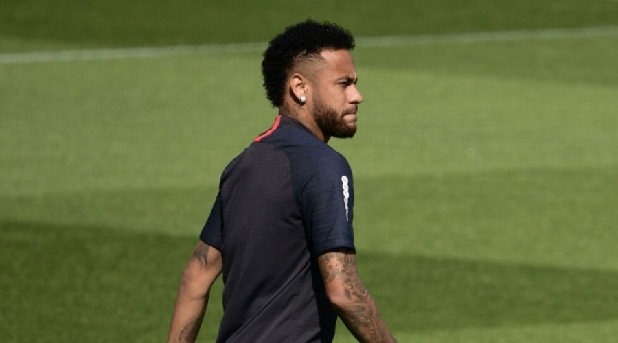 [Neymar propôs pagar R$ 90 milhões do próprio bolso para ir ao Barcelona]