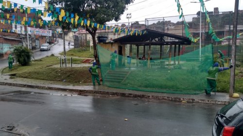 [LIMPURB realiza serviço em praça de Nova Constituinte]