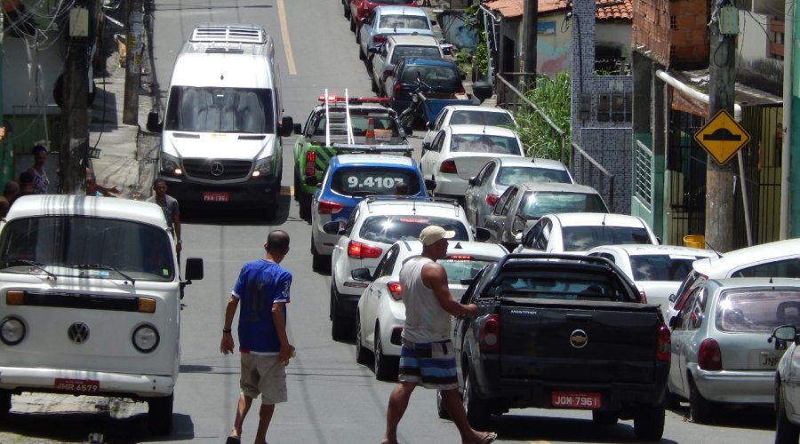 [Falta de planejamento e desorganização prejudica mobilidade em via principal do Engenho Velho da Federação]