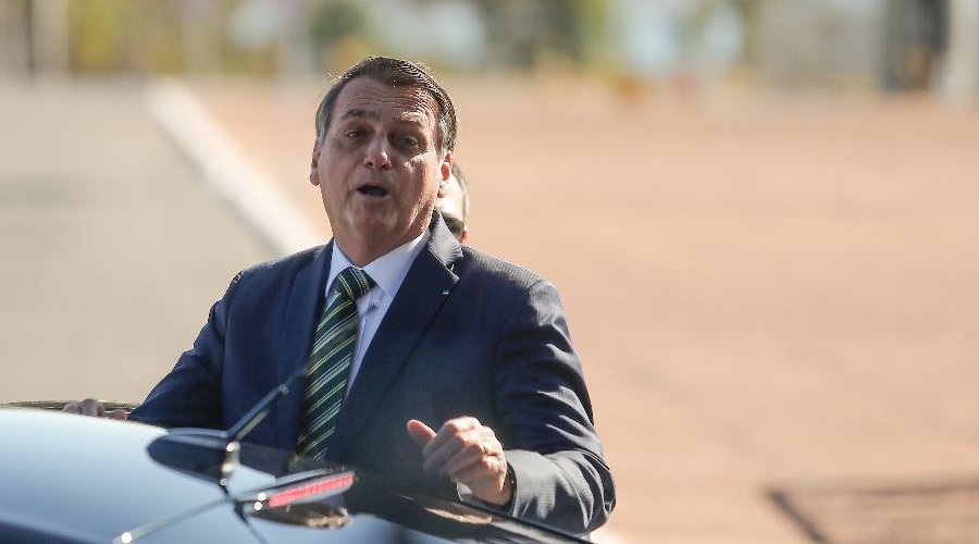 Bolsonaro faz piada com seu eleitor que pede vaga de emprego: [Bolsonaro faz piada com seu eleitor que pede vaga de emprego: