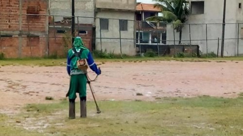 [Campo de futebol e rua de Paripe passam por reparos ]
