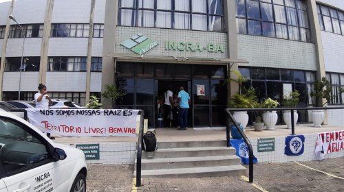 [Grupo de pescadores e quilombolas realiza protesto na sede do Incra]