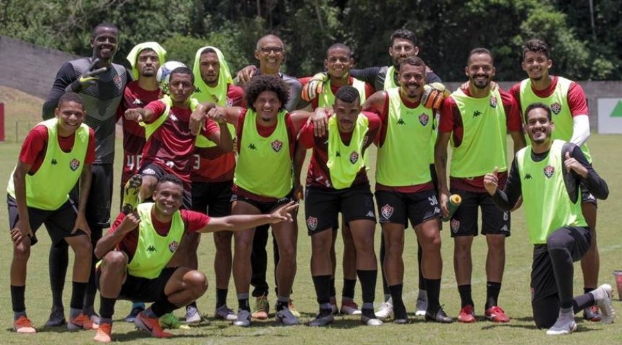 [Jogadores do Vitória ameaçam não concentrar por conta de salários atrasados]