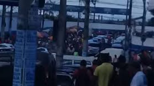 [Ferry tem movimento intenso, pssageiro relata espera de oito horas em fila no ferry]