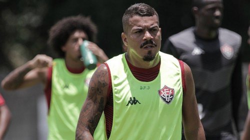 [Sem quatro titulares, Vitória treina para enfrentar o Coritiba]