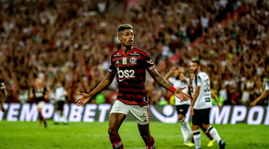 [Flamengo arrasador espreme o Ceará e recebe taça de campeão]