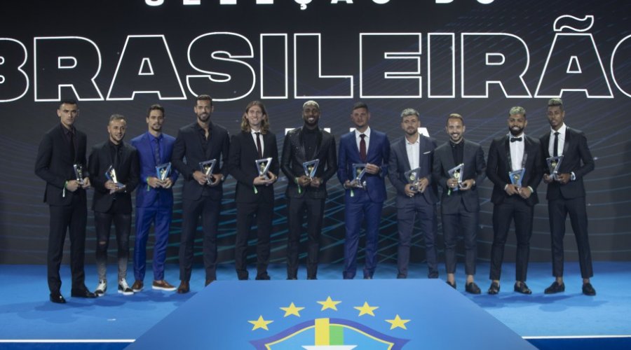[CBF premia melhores jogadores do Brasileirão nas categorias masculino e feminino]
