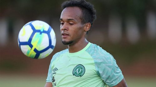 [Lateral da Chape entra na mira do Bahia; Moisés recebe sondagens]