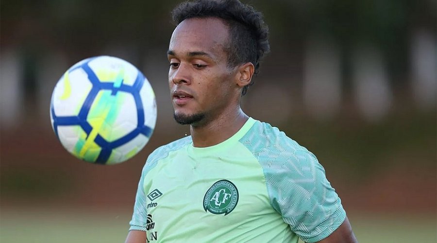 [Lateral da Chape entra na mira do Bahia; Moisés recebe sondagens]
