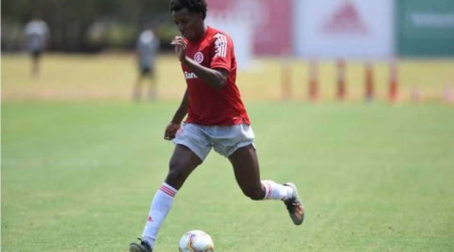 [Ex-jogador do Bahia sofre injuria racial durante live em rede social]