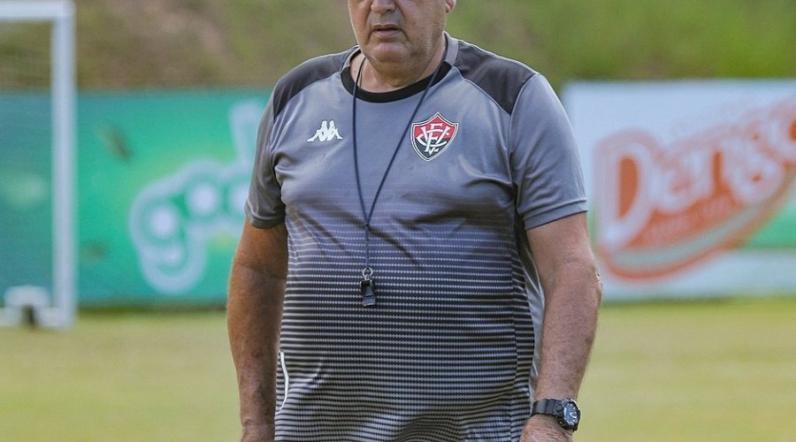[Geninho antecipa escalação do Vitória para enfrentar o Lagarto]