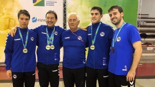 [Técnico da esgrima brasileira morre com suspeita de coronavírus]