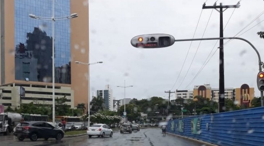 [Previsão é de tempo chuvoso até sexta em Salvador]