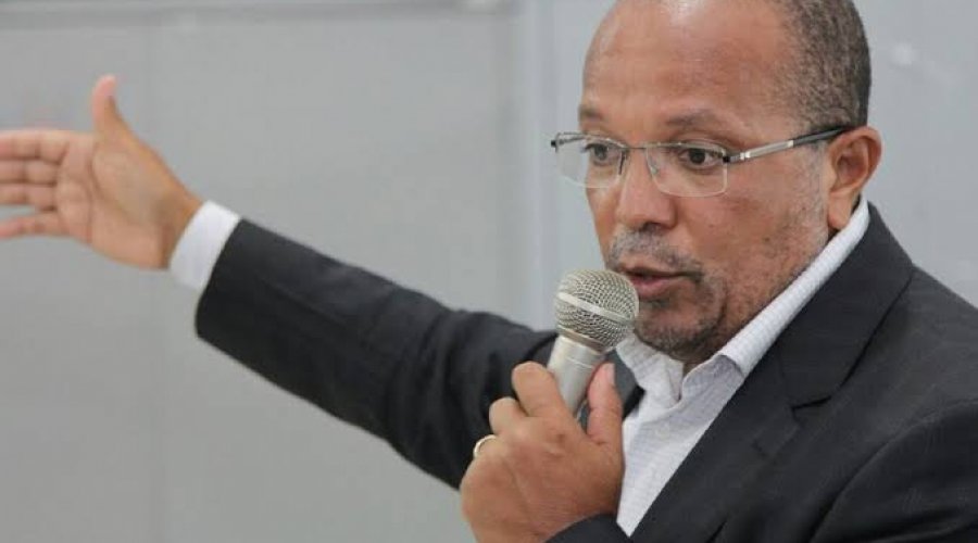 Vereador Suíca critica construção de posto de combustíveis na Ondina: É uma grande irresponsabilidade [Vereador Suíca critica construção de posto de combustíveis na Ondina: É uma grande irresponsabilidade