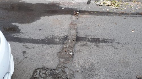 [Morador denuncia buraco que abriu em rua da Vila Ruy Barbosa]