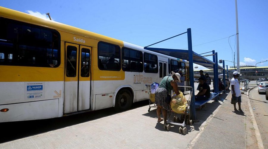 [Prefeitura adota 100% da frota de ônibus em horários de pico a partir desta terça]