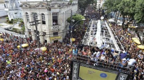 [Carnaval de Salvador começaria nesta quinta-feira (11); folia neste ano será online]