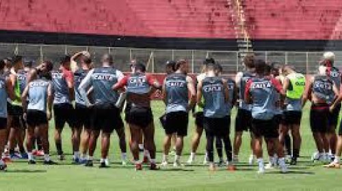 Ronaldo comemora utilização de atletas da base, mas pondera: [Ronaldo comemora utilização de atletas da base, mas pondera: