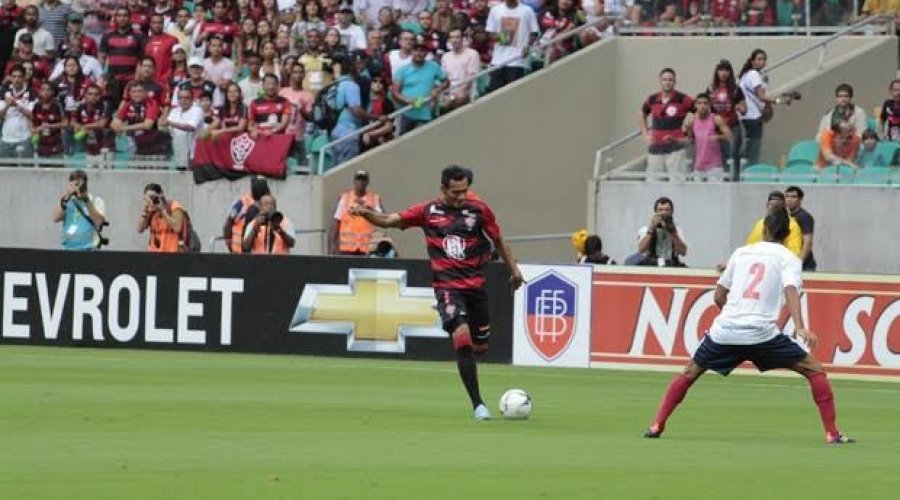 [Vitória vence o Bahia e jogador do tricolor chama o rival de ‘time pequeno’]