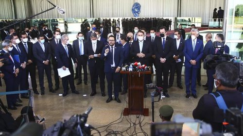 Bolsonaro volta atacar governadores em reunião do Alvorada e diz que lockdown é [Bolsonaro volta atacar governadores em reunião do Alvorada e diz que lockdown é