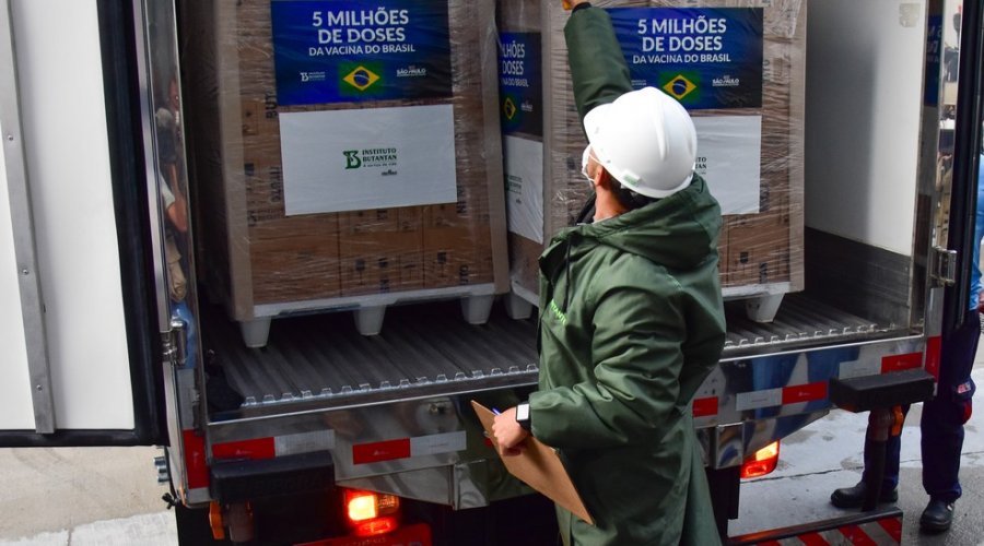 [Butantan entrega mais cinco milhões de doses da CoronaVac ao Ministério da Saúde]
