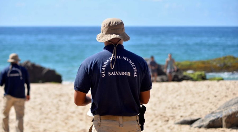 [Praias de Salvador seguem fechadas ]