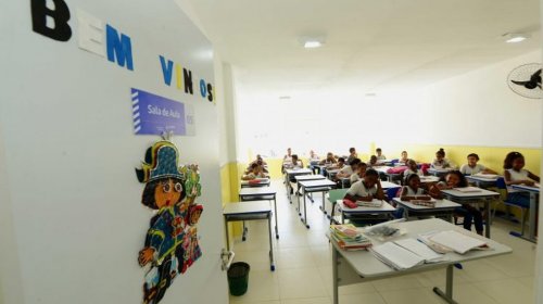 [Cerca de 300 agentes de educação da rede municipal de ensino em Salvador ainda não foram vacin...]