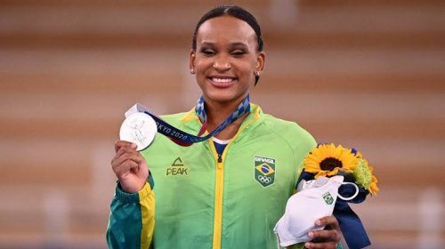 [Rebeca Andrade conquista a medalha de prata para o Brasil na ginástica]