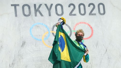 [Pedro Barros conquista prata no skate park da Olimpíada]