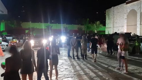 [Filho mais novo de Bolsonaro participou de festa de luxo clandestina em Goiânia; o local conta...]