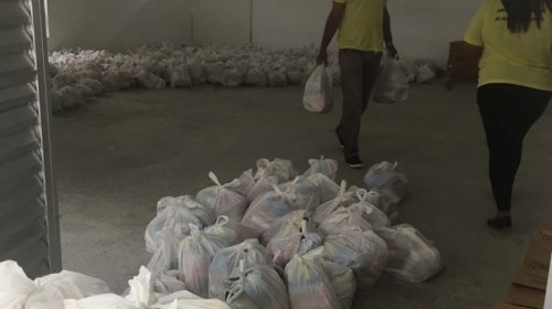 [Moradores de Nova Constituinte recebem cestas básicas para garantir segurança alimentar no enf...]