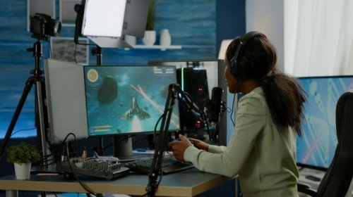 [Projeto que oferece bolsas e intercâmbio no Chile, para mulheres que atuam na música e games t...]