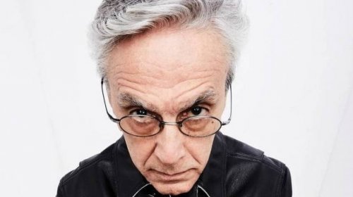 Caetano ataca Bolsonaro em sua nova música e diz que país vive [Caetano ataca Bolsonaro em sua nova música e diz que país vive