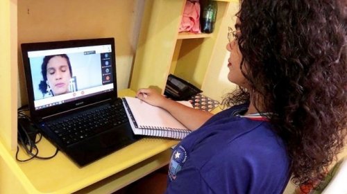 [Alunos da rede pública podem acompanhar aulas virtuais do Enem 100% às segundas, quartas e sex...]