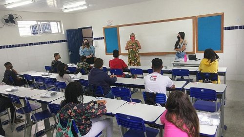 [Aulas da rede estadual voltam a ser 100% presenciais dia 18, anuncia Rui]