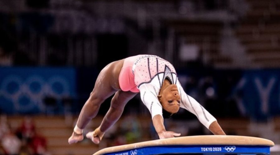 [Mundial de Ginástica: Rebeca Andrade avança a 3 finais de aparelhos]