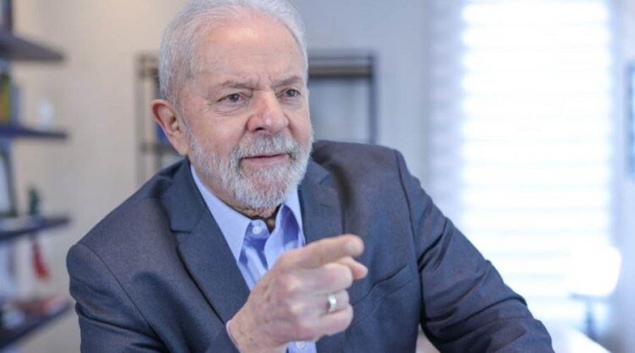 [Lula diz que é preciso colocar dinheiro na mão do povo para economia crescer]