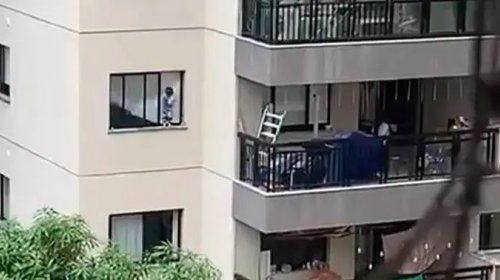 [Criança caminha em janela de prédio no Rio de Janeiro; veja vídeo]