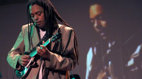 [Varanda do SESI recebe Julio Caldas e sua Guitarra Baiana]